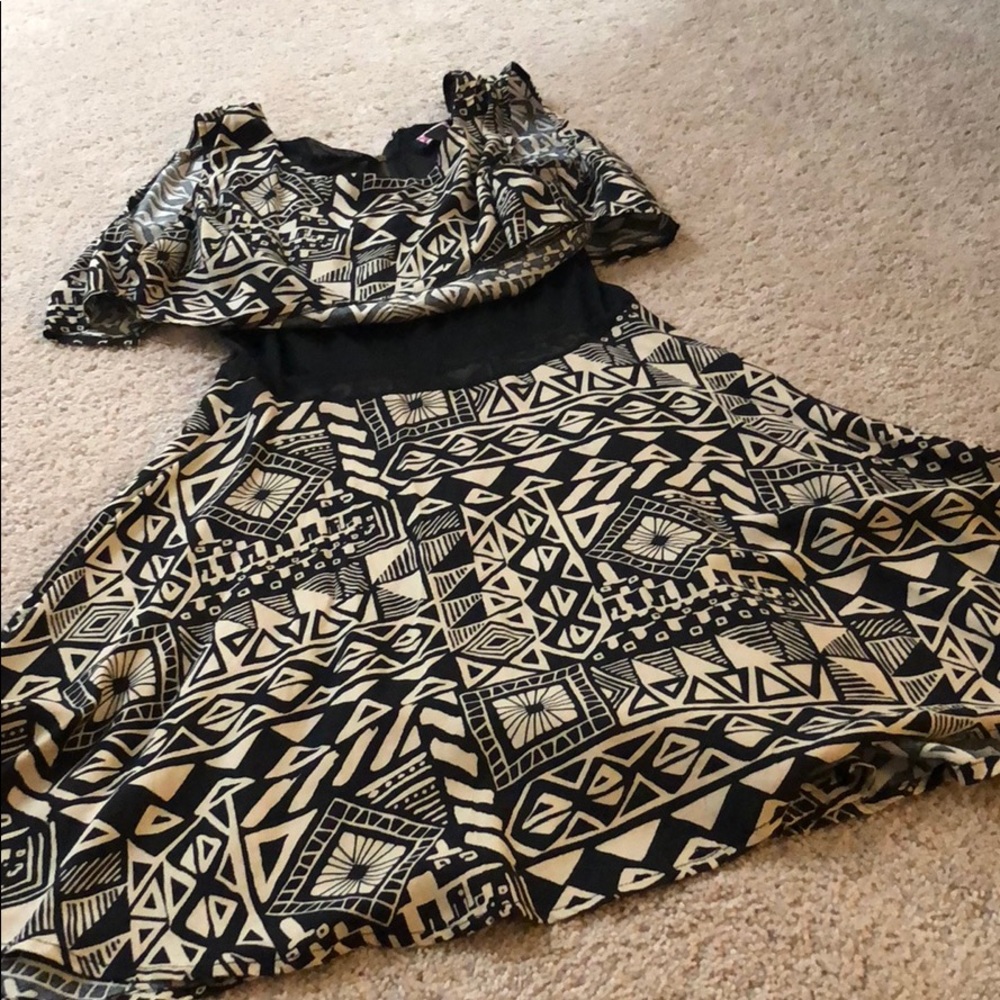 Cute cut out dress! Meshed cut out!